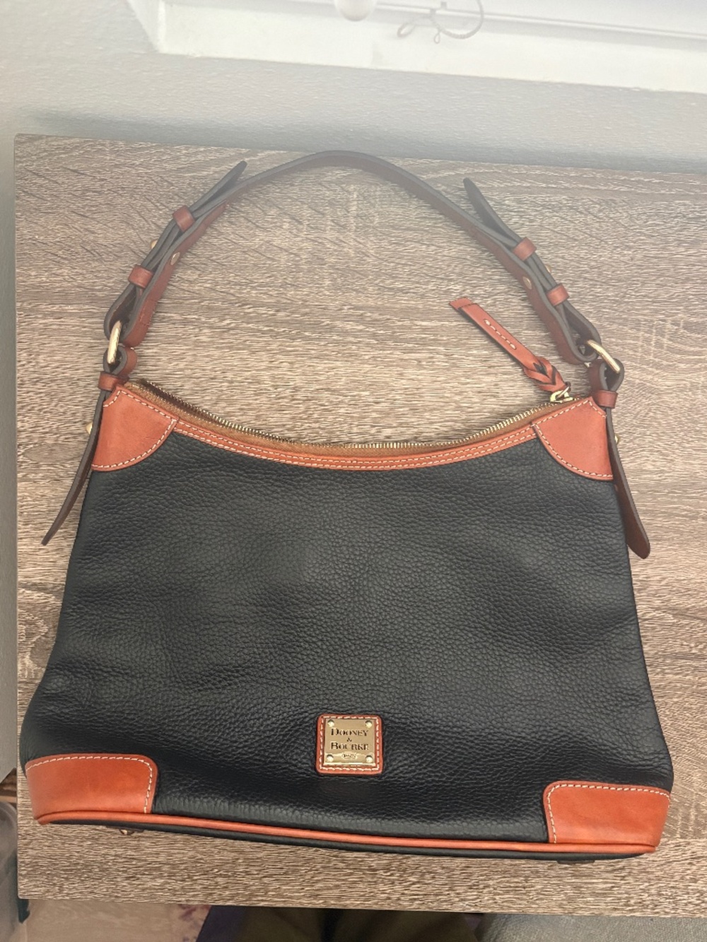 EUC Dooney & Bourke pebble grain hobo leather shoulder bag